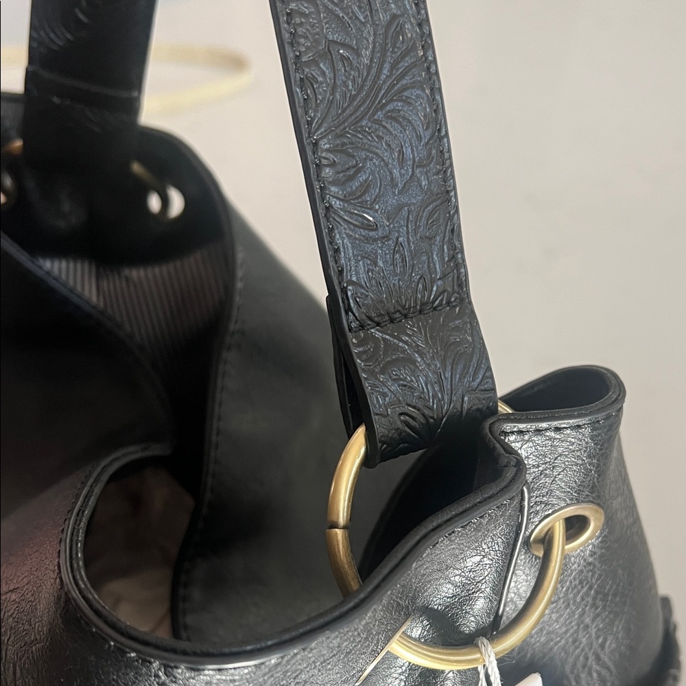 Elegant Black Textured Hobo Bag - Picture 3 of 4
